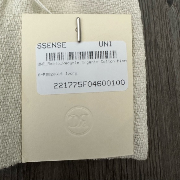 Recto Off-White Cotton Micro Gathered Tote - Picture 3 of 5